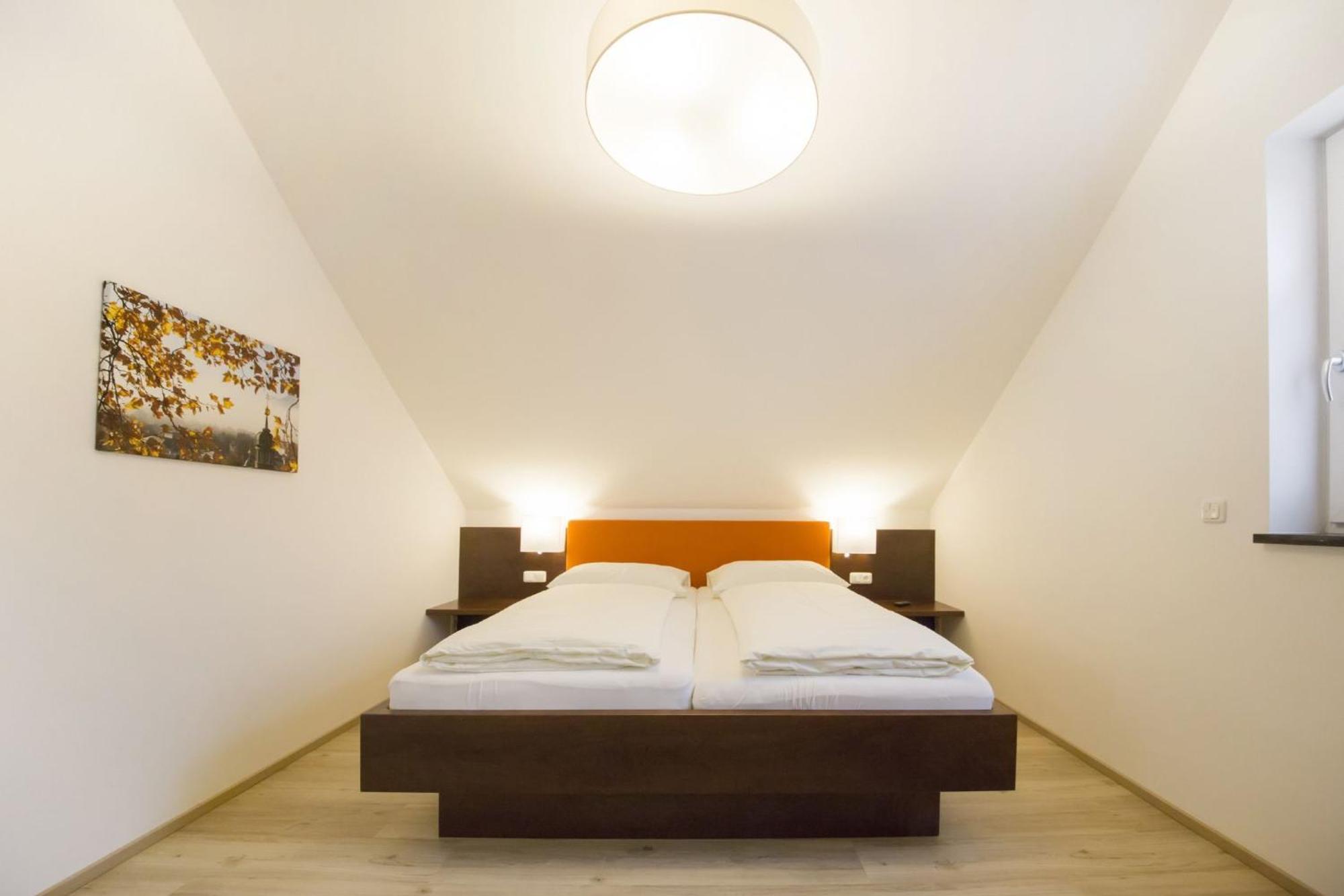 By Gruene Zur Post - 100 % Bio & Ceconi Apartment