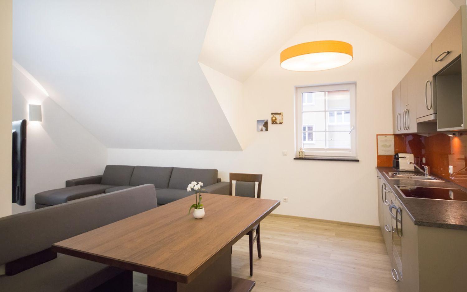 By Gruene Zur Post - 100 % Bio & Ceconi Solnohrad